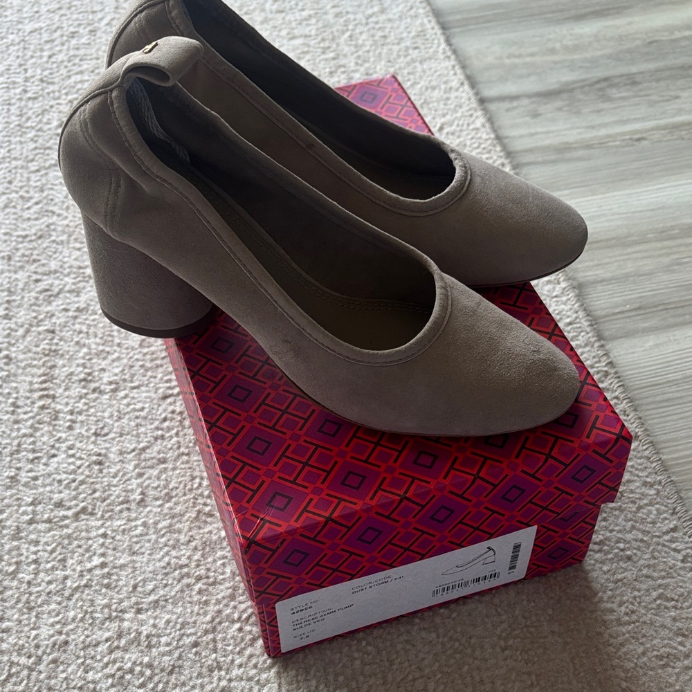 Tory Burch Women's Taupe Round-Toe Block Heel Pumps